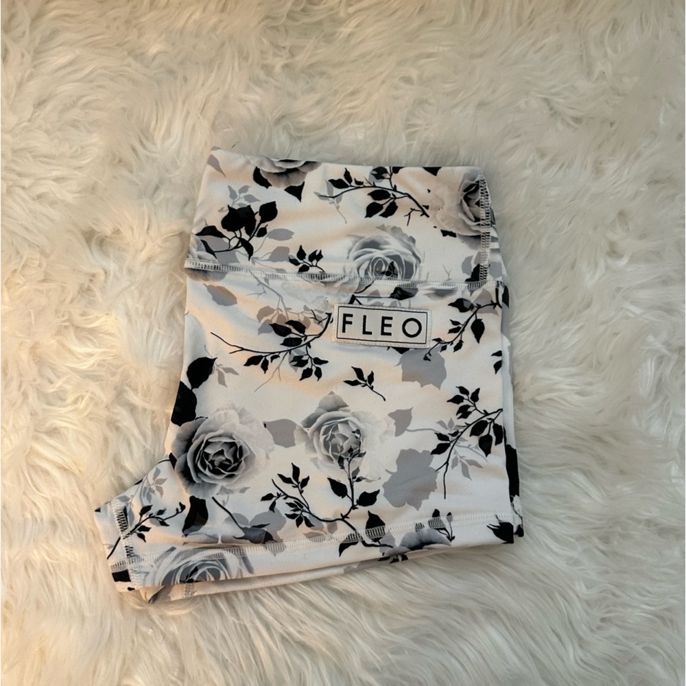 FLEO Original White Roses